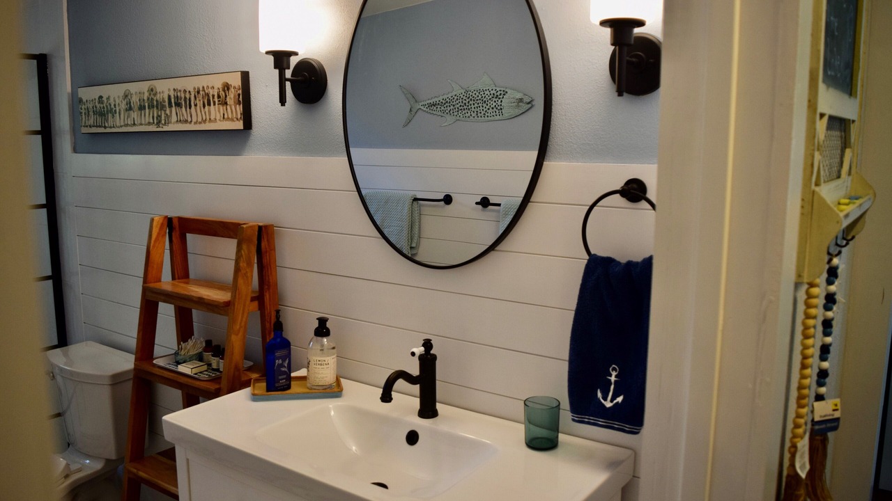 Photo of Bathroom in Canyon Lake