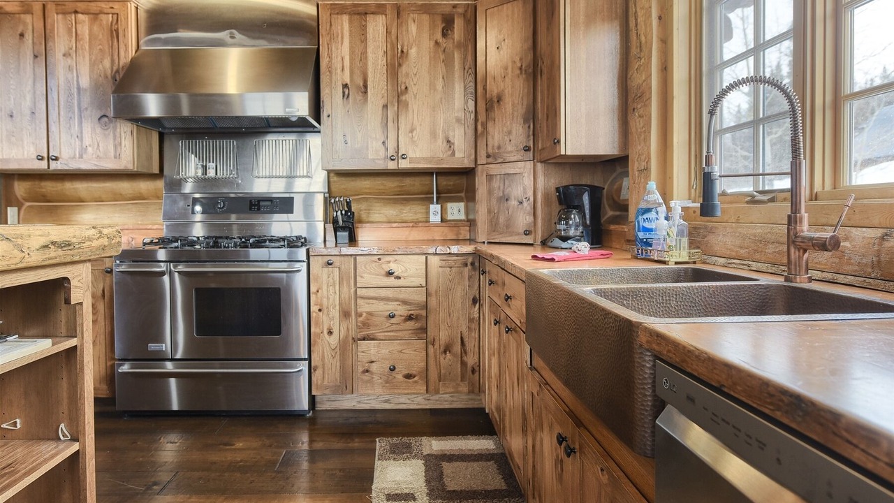 Photo of Kitchen in Lead