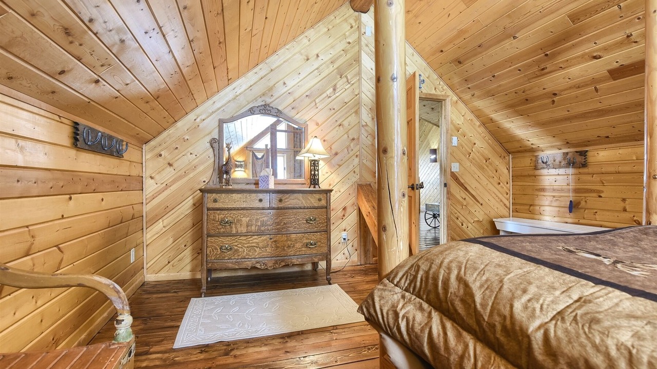 Photo of Bedroom in Lead