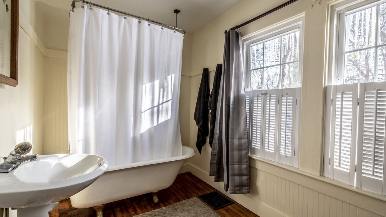 Photo of Bathroom in Peninsula