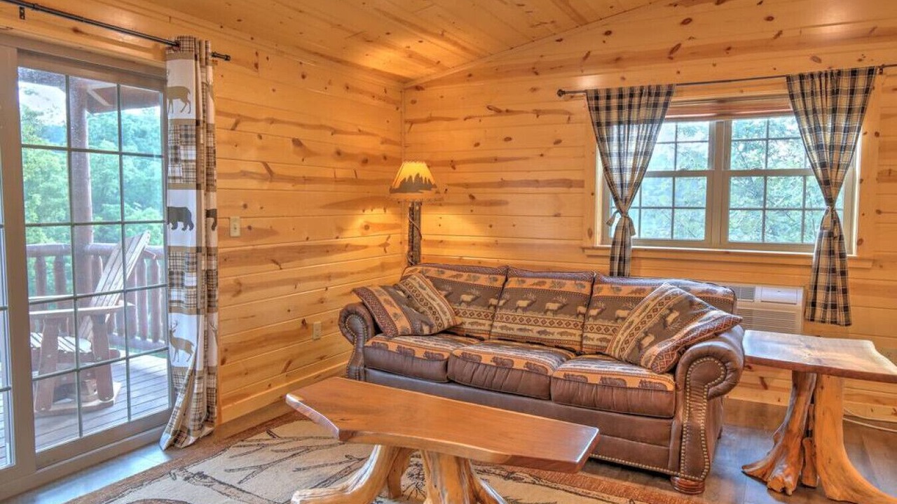 Photo of Livingroom in Millersburg
