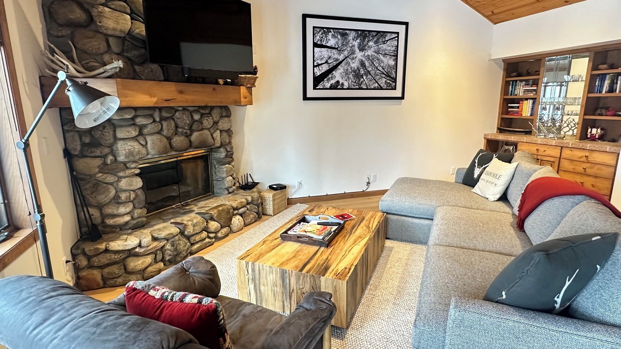 Photo of Livingroom in Teton Pines