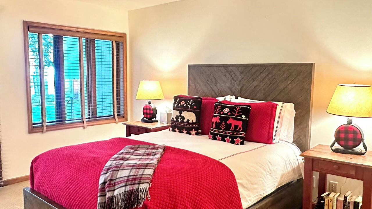 Photo of Bedroom in Teton Pines