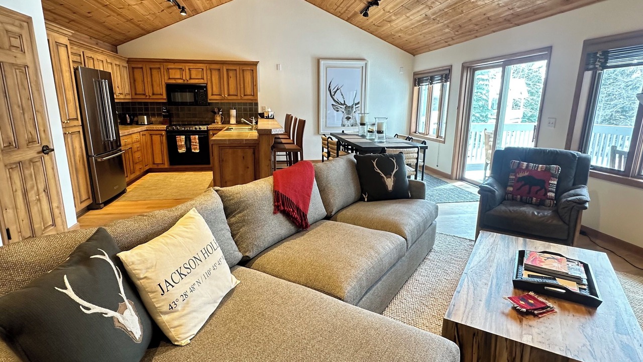 Photo of Livingroom in Teton Pines