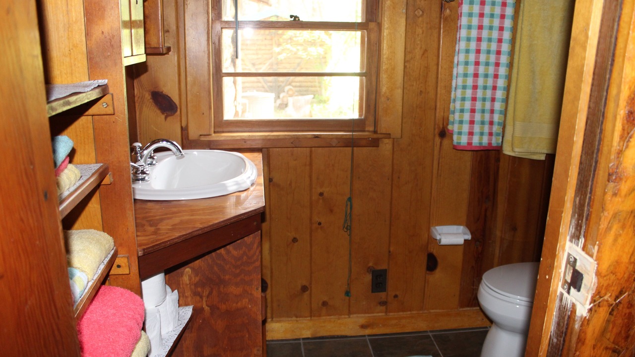 Photo of Bathroom in Saddlestring