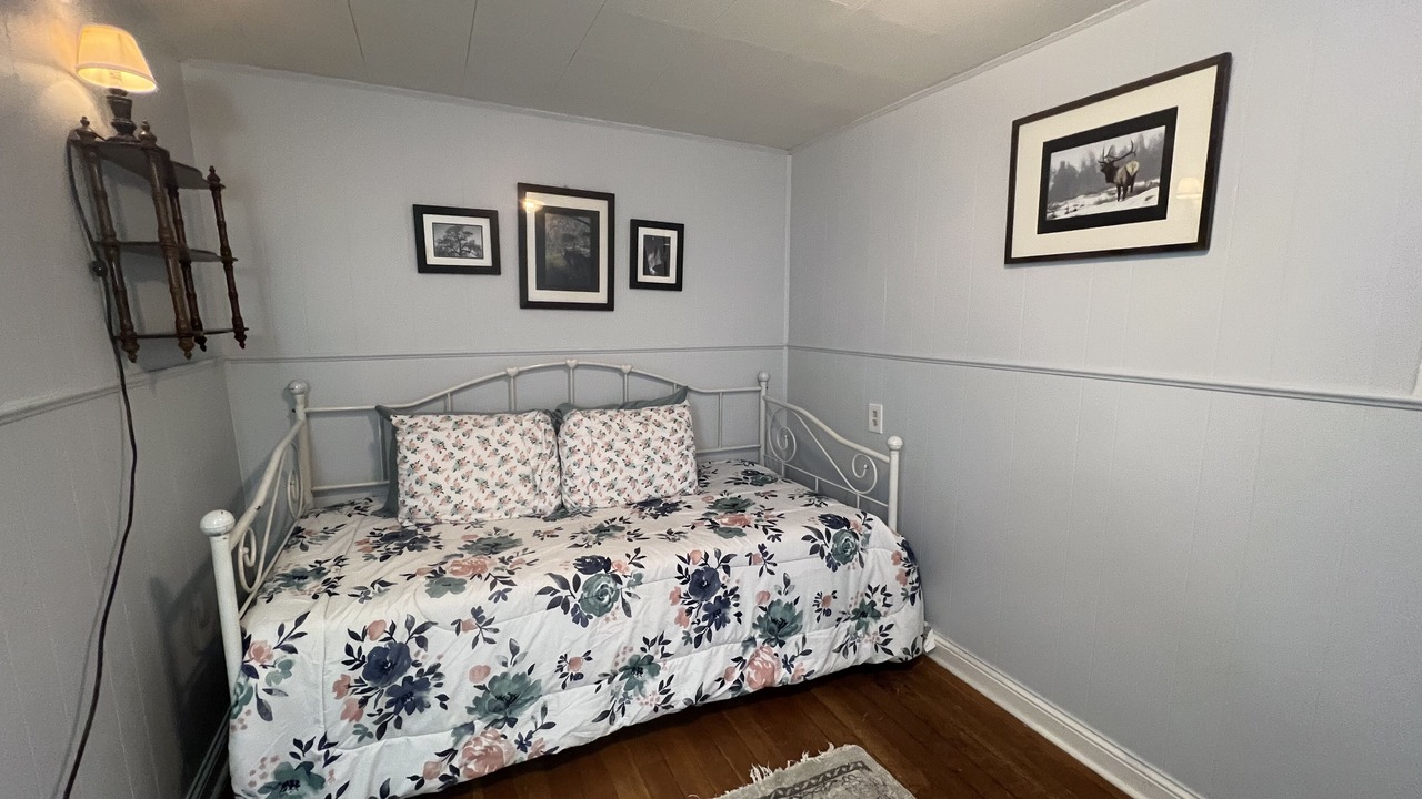 Photo of Bedroom in Gardiner