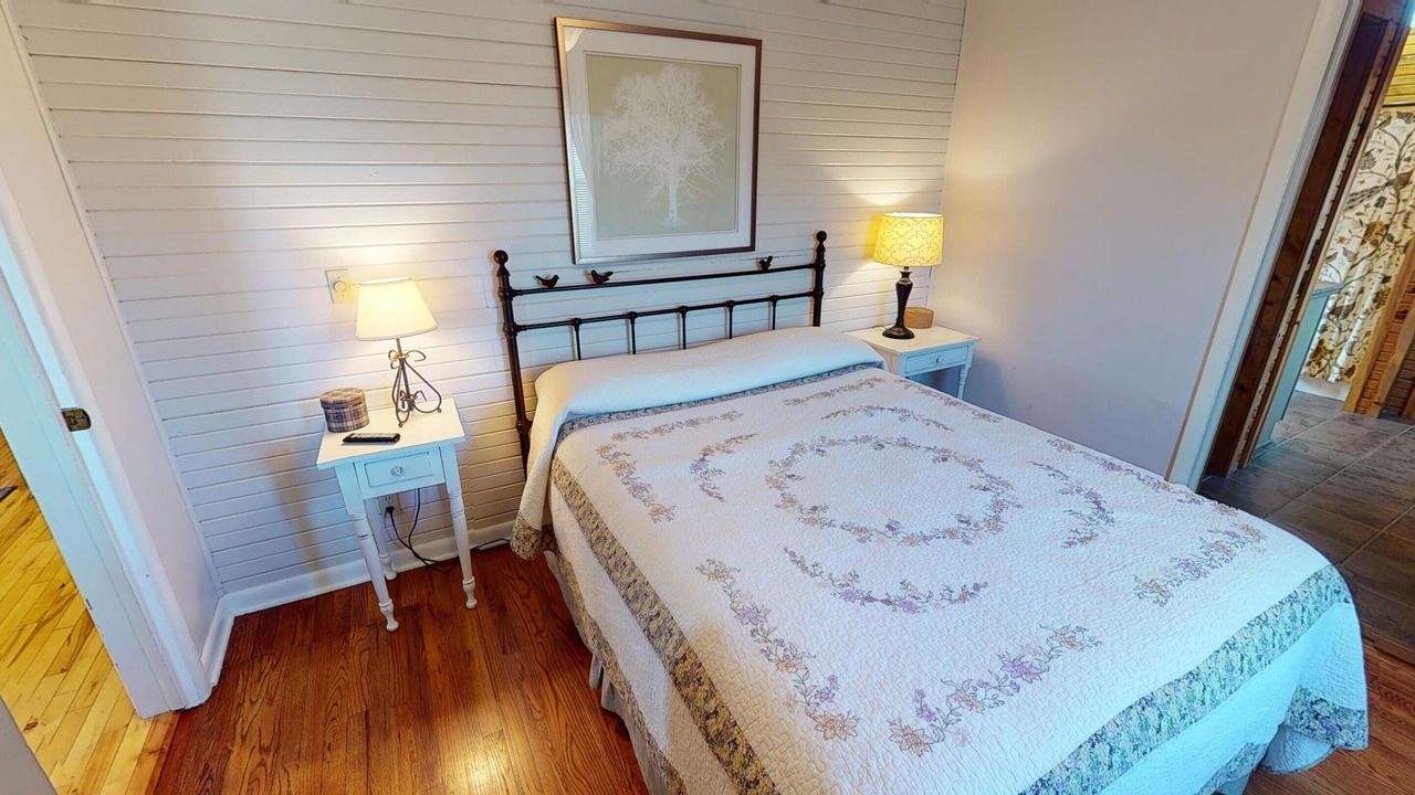 Photo of Bedroom in Nelsonville
