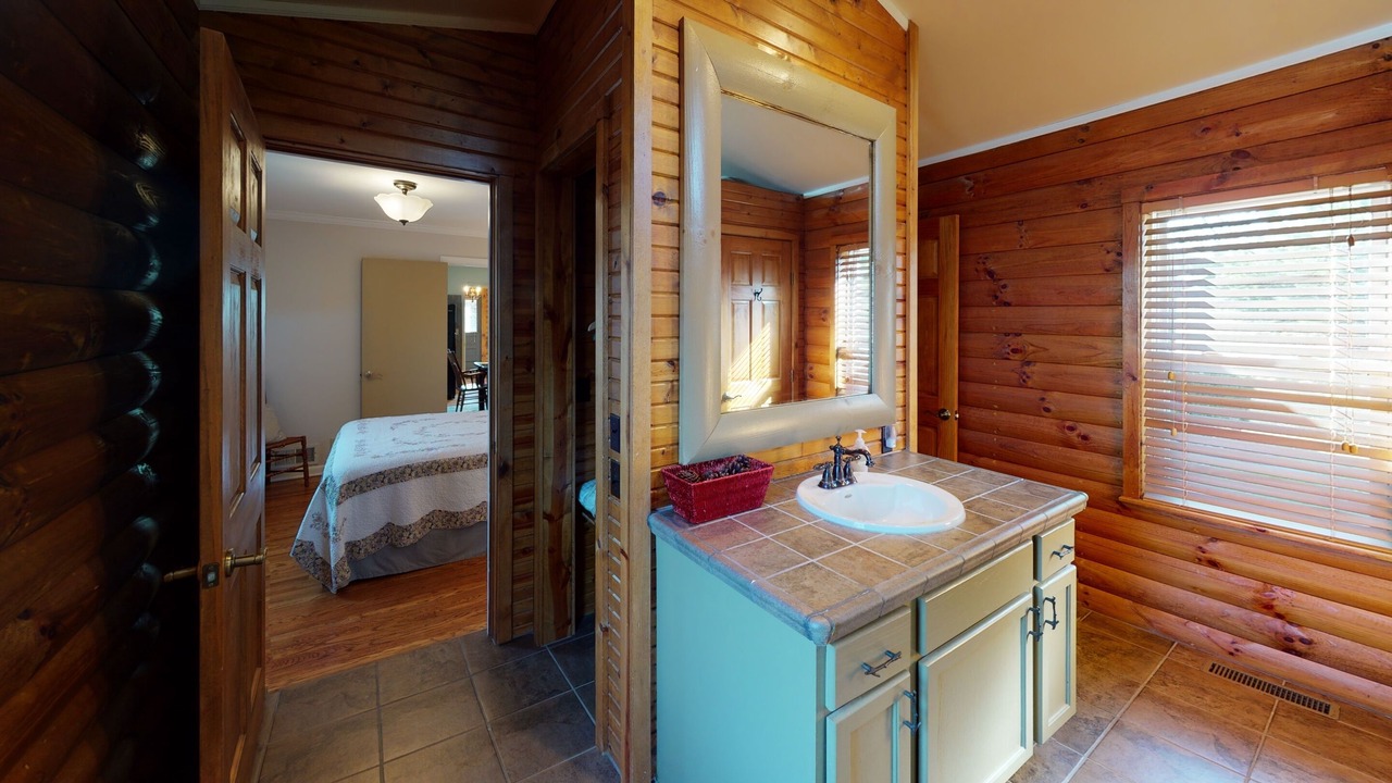 Photo of Bedroom in Nelsonville