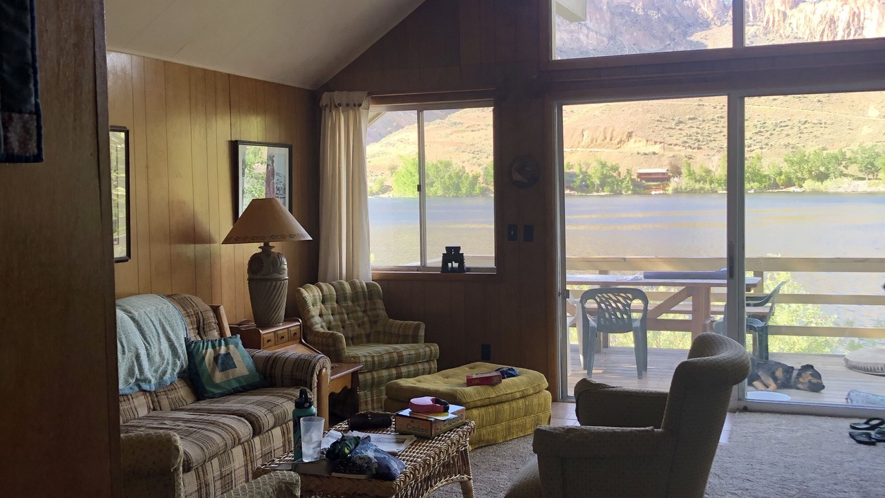 Photo of Livingroom in Salmon