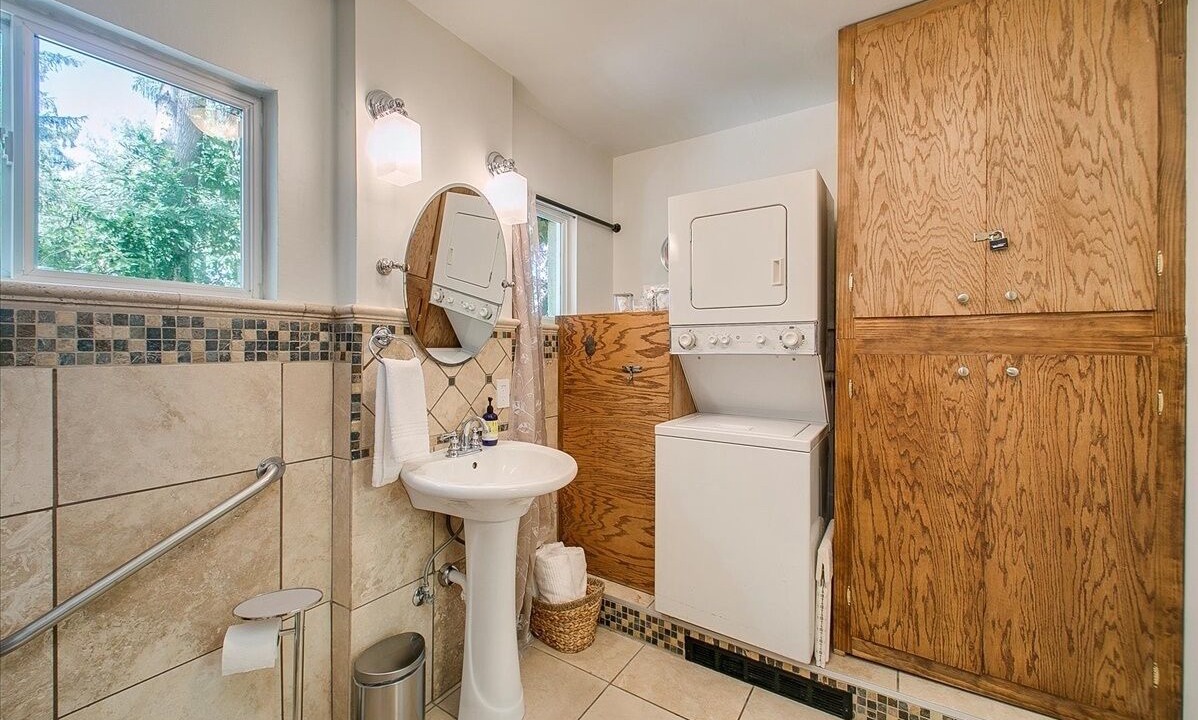 Photo of Bathroom in Depot Bench