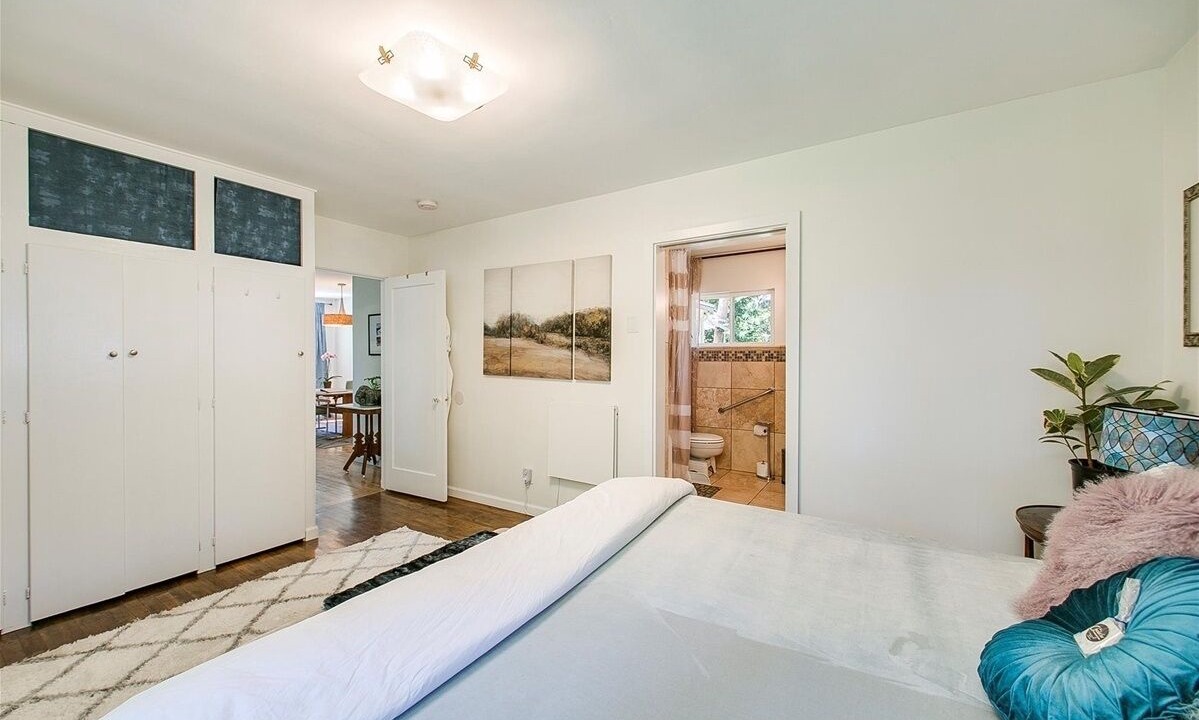 Photo of Bedroom in Depot Bench