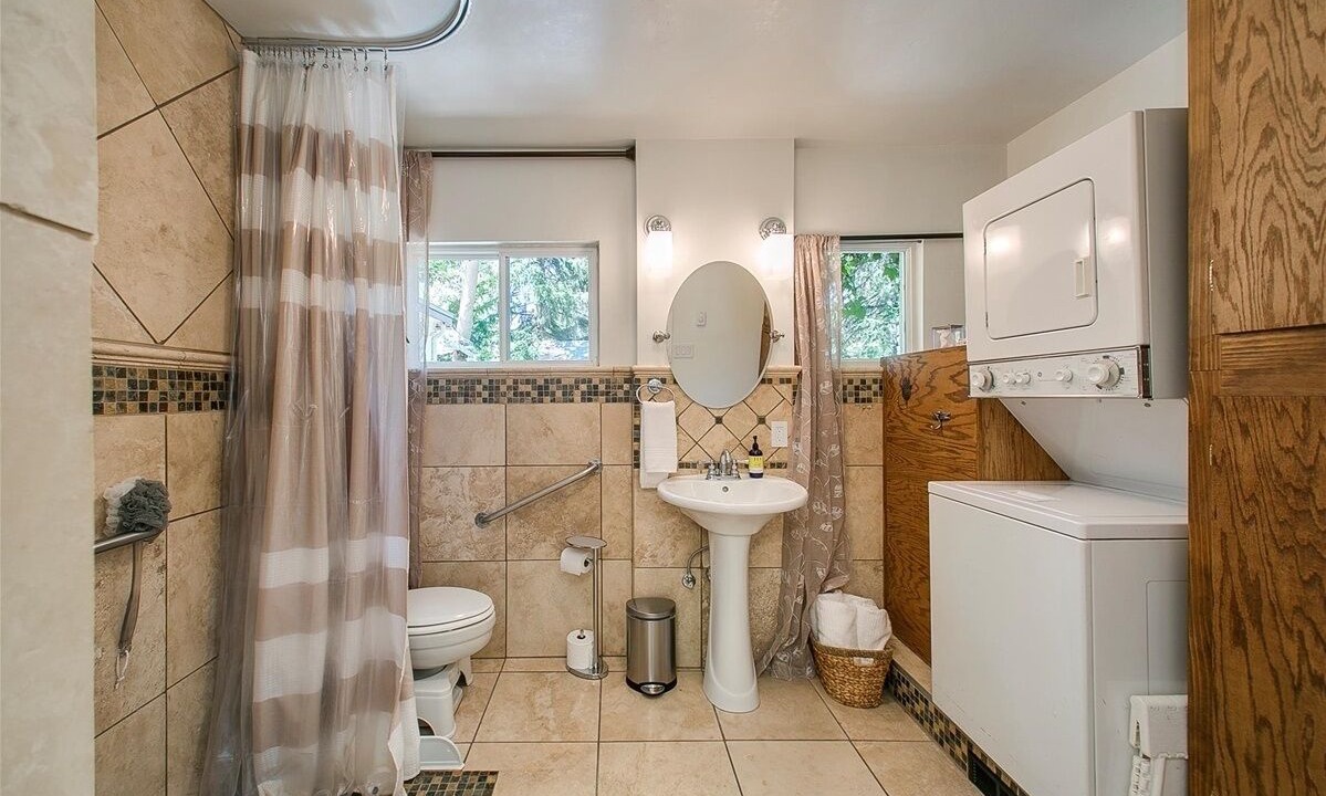 Photo of Bathroom in Depot Bench