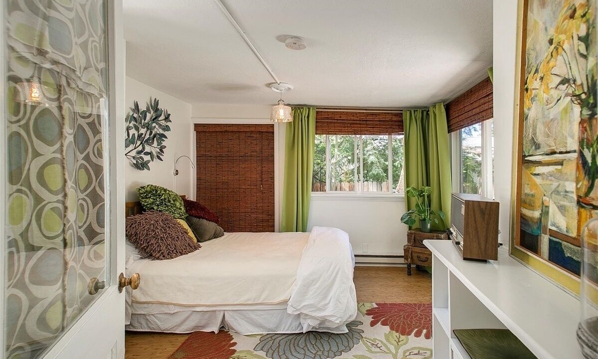 Photo of Bedroom in Depot Bench