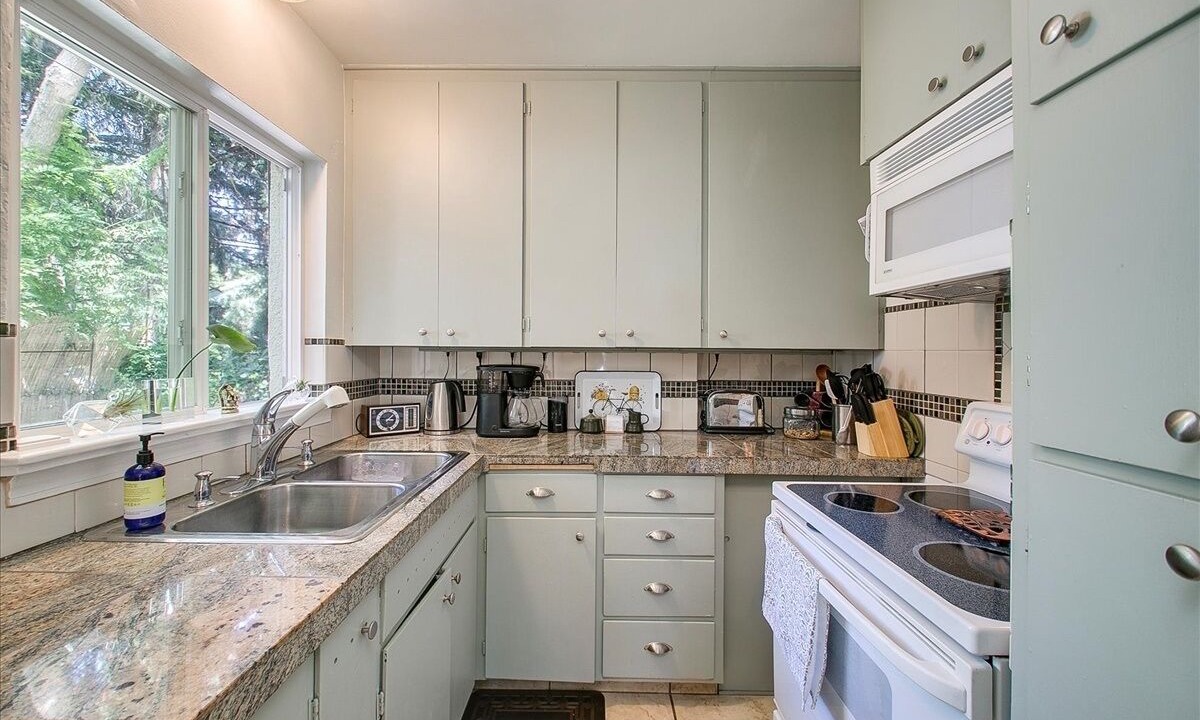 Photo of Kitchen in Depot Bench