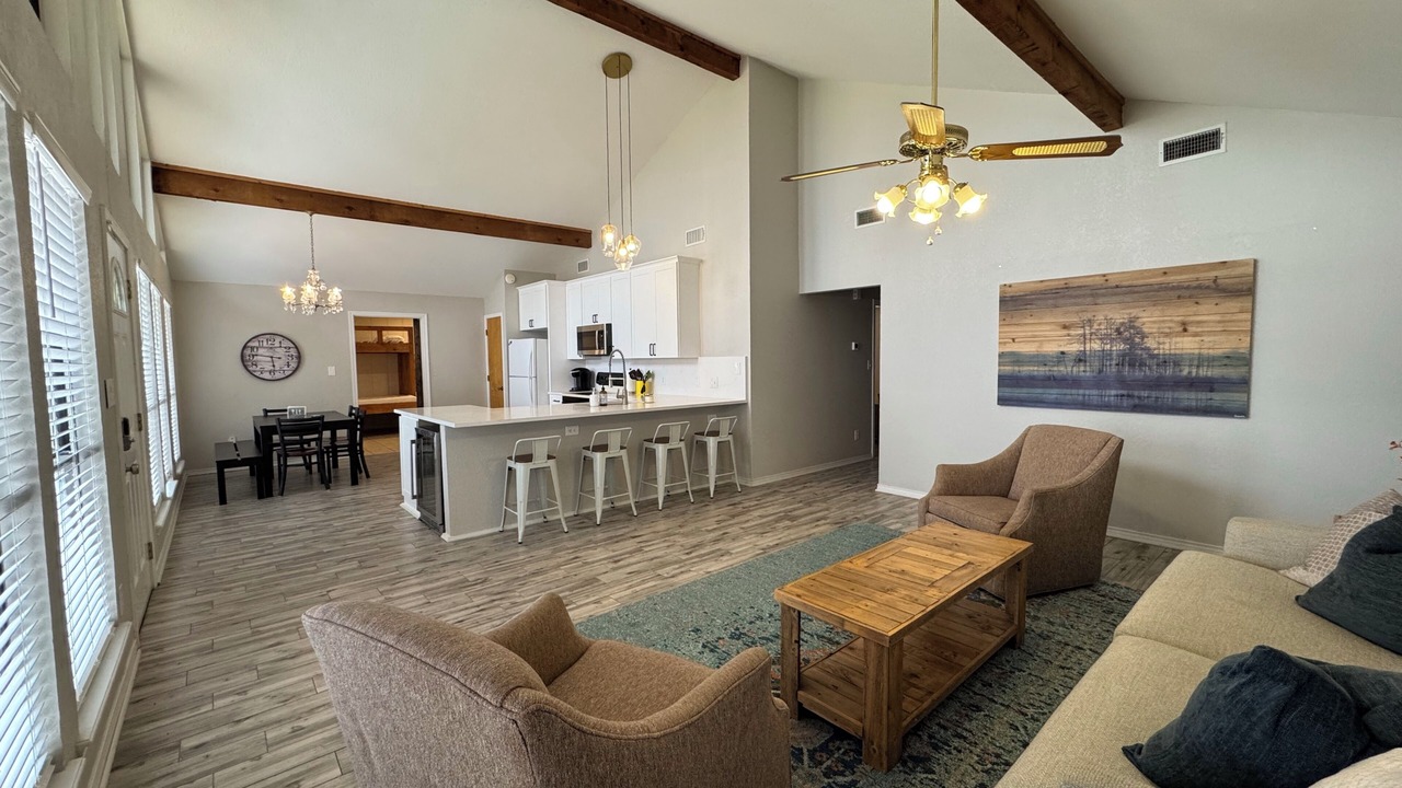 Photo of Livingroom in Gun Barrel City