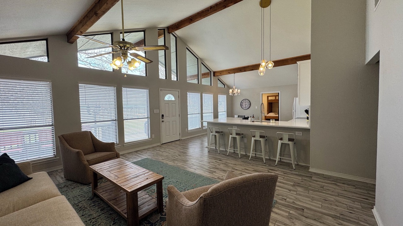 Photo of Livingroom in Gun Barrel City