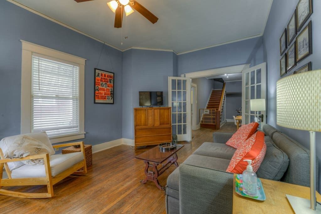 Photo of Livingroom in Midtown