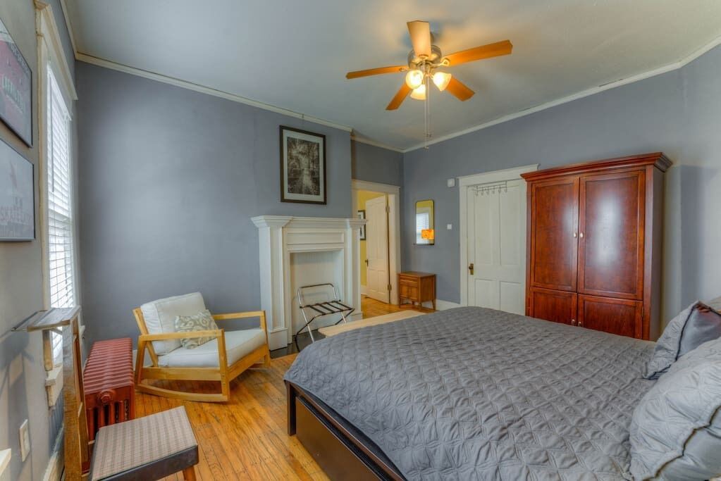 Photo of Bedroom in Midtown
