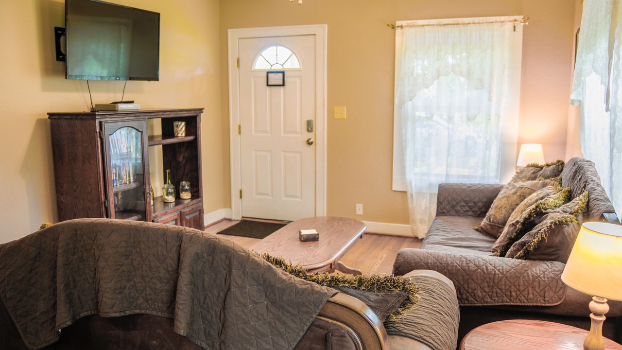 Photo of Livingroom in Bay City