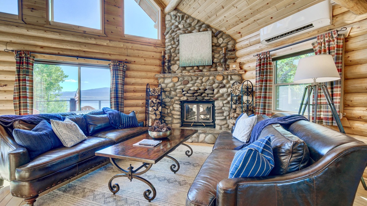 Photo of Livingroom in Island Park