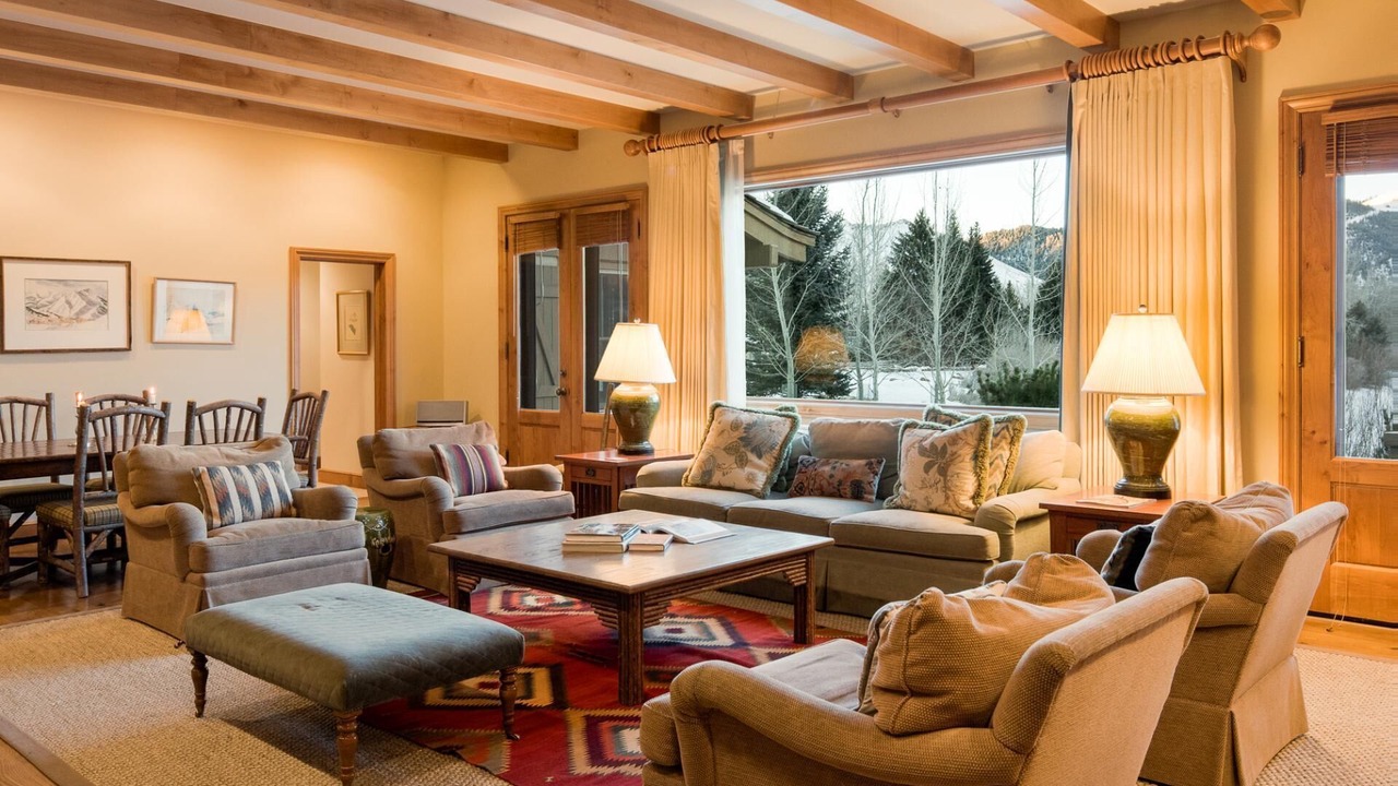 Photo of Livingroom in Elkhorn