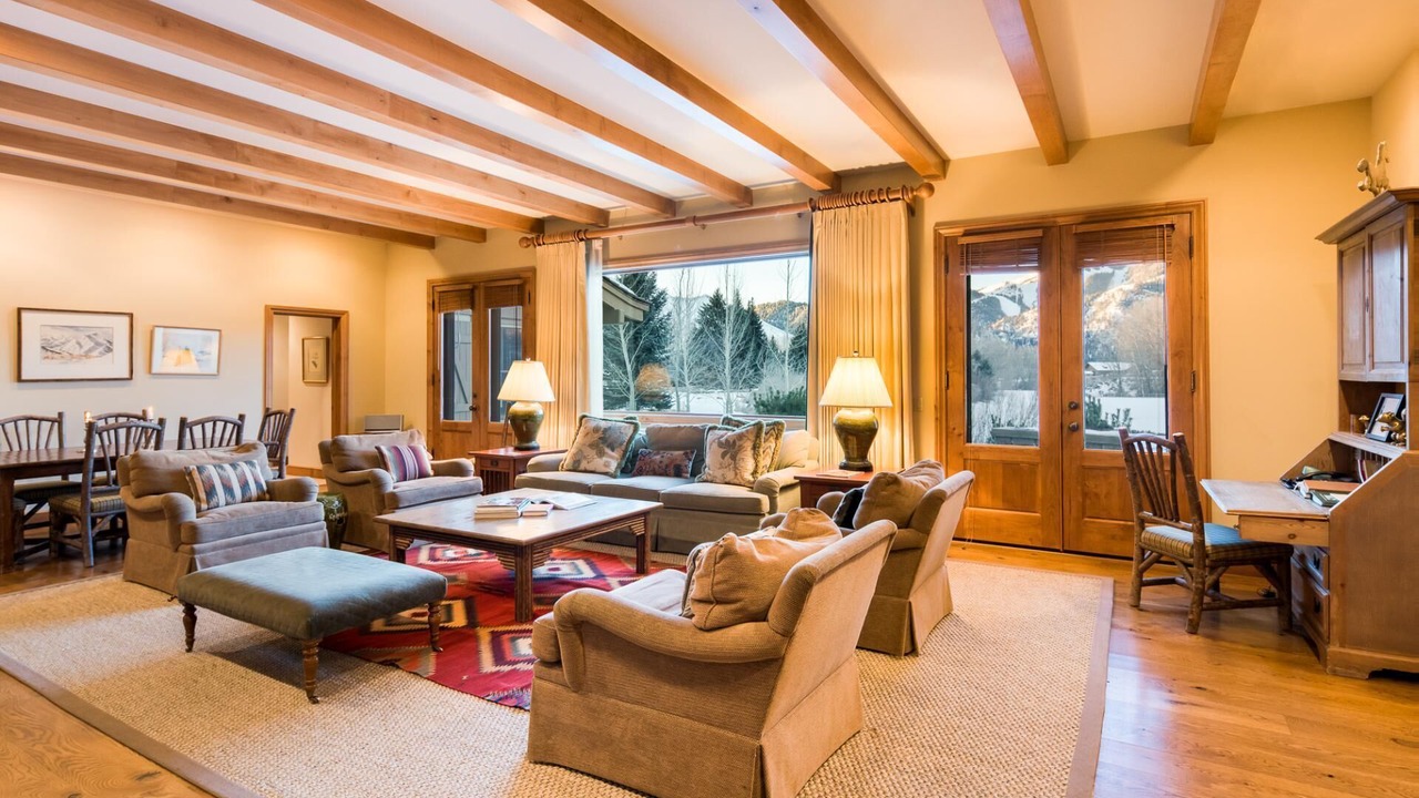 Photo of Livingroom in Elkhorn