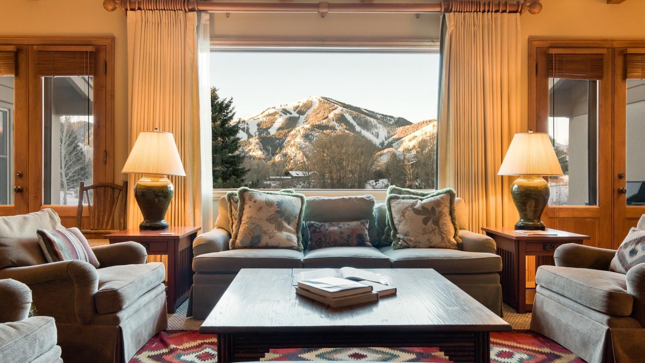 Photo of Livingroom in Elkhorn