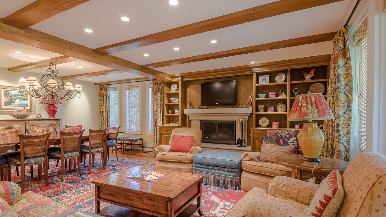 Photo of Livingroom in Elkhorn