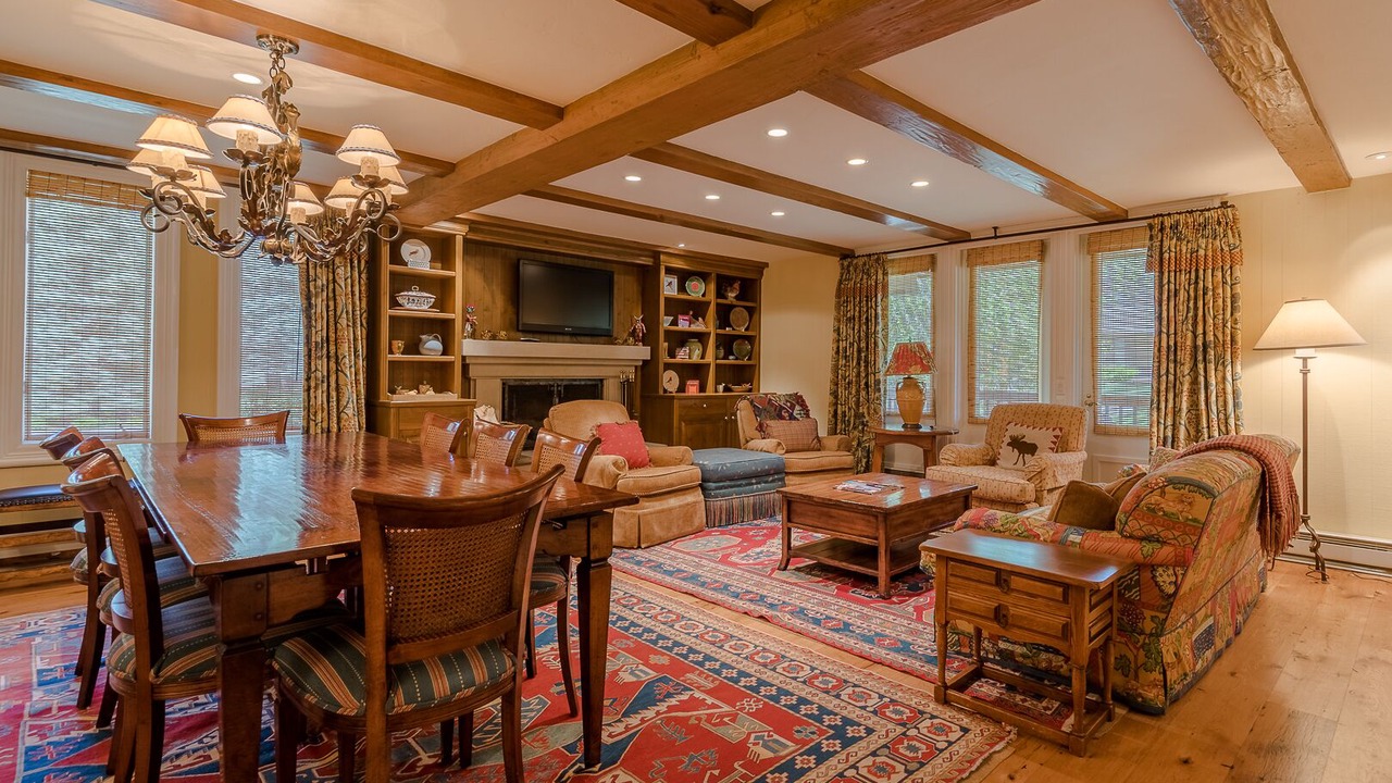 Photo of Livingroom in Elkhorn