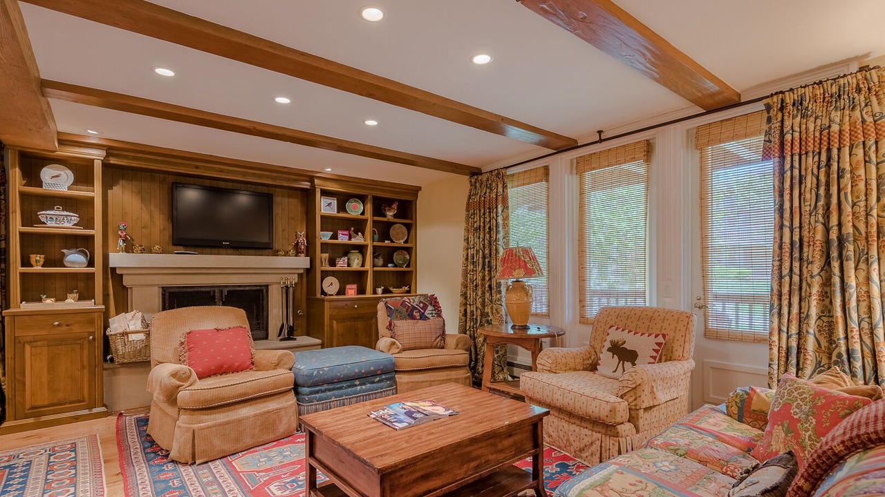 Photo of Livingroom in Elkhorn