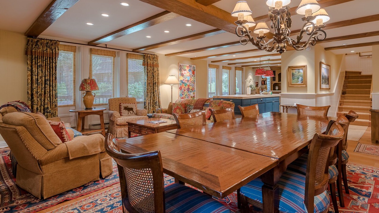 Photo of Livingroom in Elkhorn