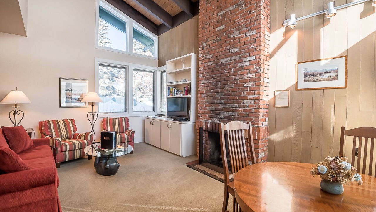Photo of Livingroom in Warm Springs