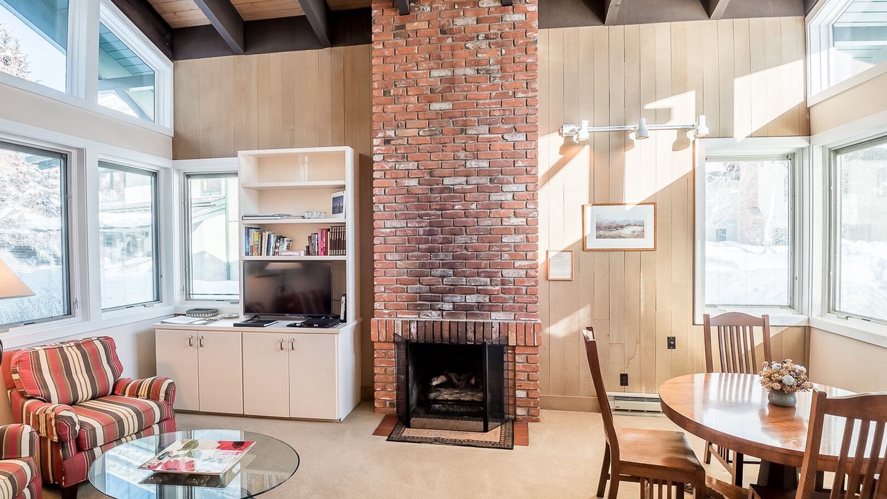 Photo of Livingroom in Warm Springs