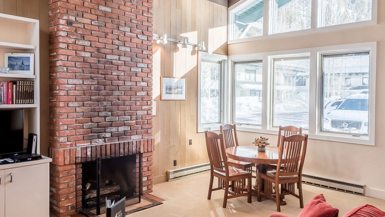 Photo of Livingroom in Warm Springs