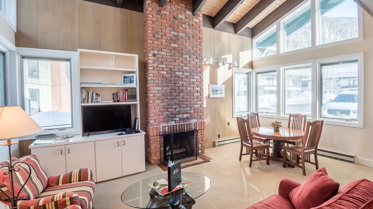 Photo of Livingroom in Warm Springs