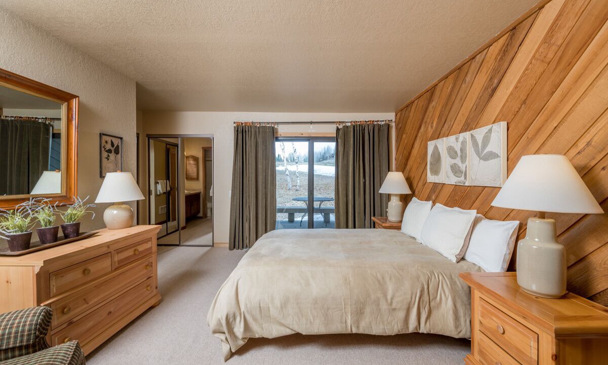 Photo of Bedroom in Elkhorn Village