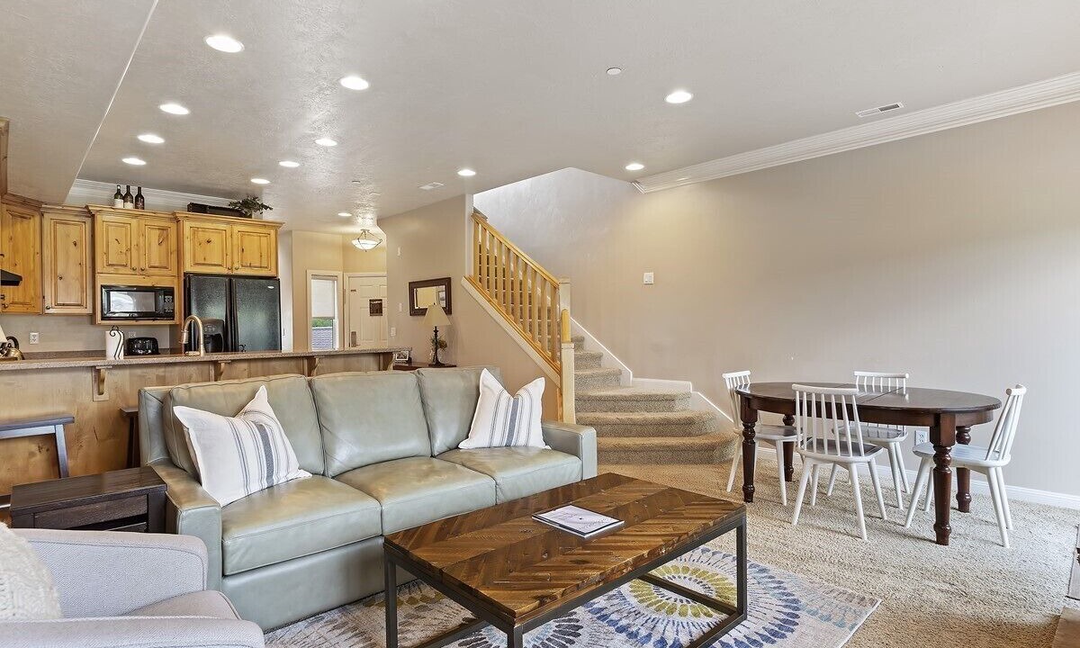 Photo of Livingroom in Ogden