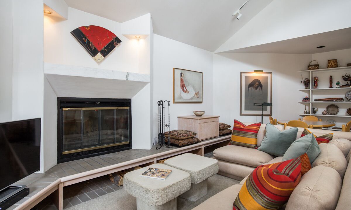 Photo of Livingroom in Warm Springs