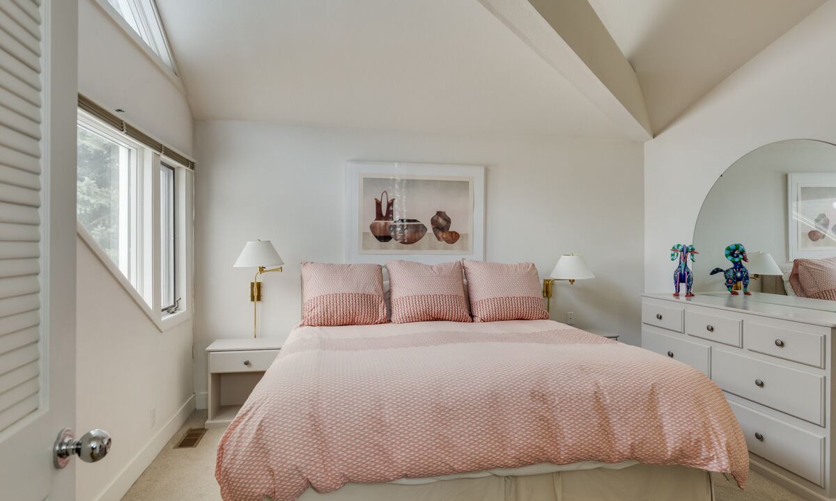 Photo of Bedroom in Warm Springs