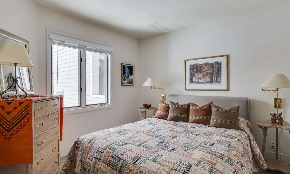 Photo of Bedroom in Warm Springs