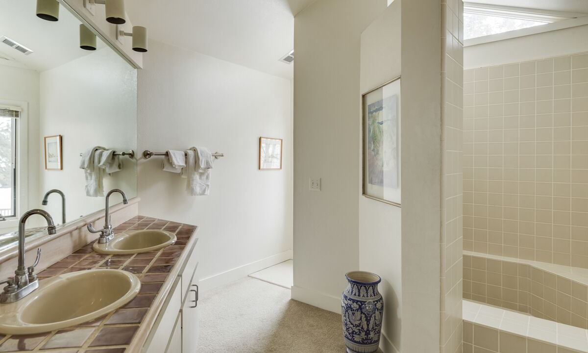Photo of Bathroom in Warm Springs