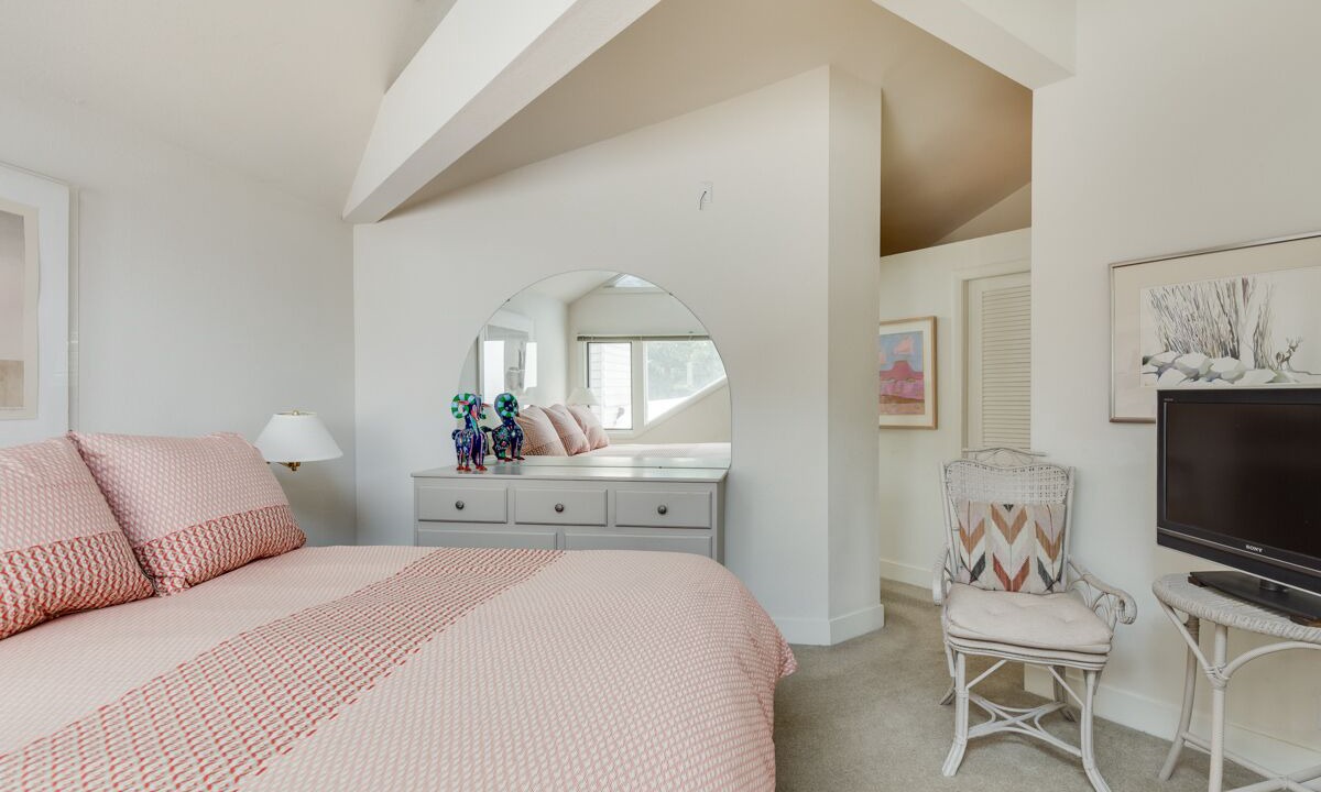 Photo of Bedroom in Warm Springs