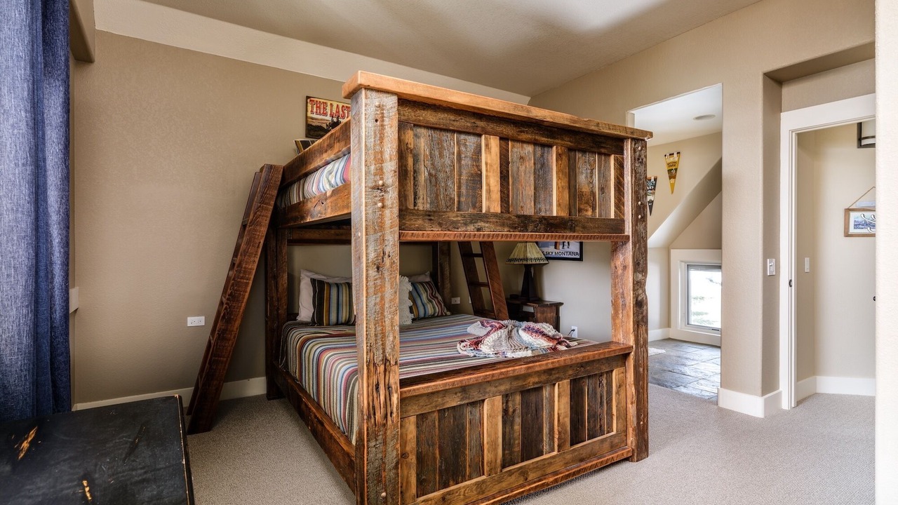 Photo of Bedroom in Saddle Ridge
