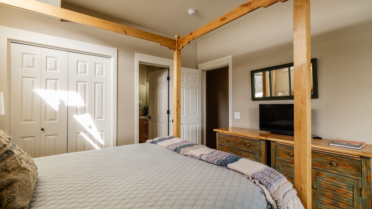 Photo of Bedroom in Saddle Ridge