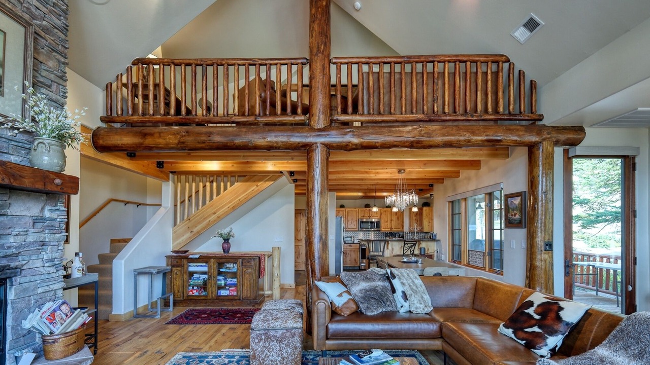 Photo of Livingroom in Big Sky
