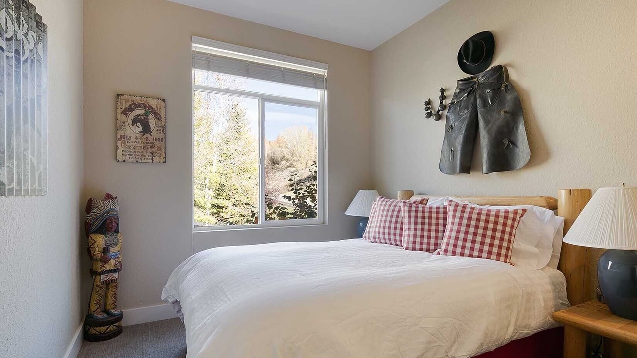 Photo of Bedroom in Elkhorn Village