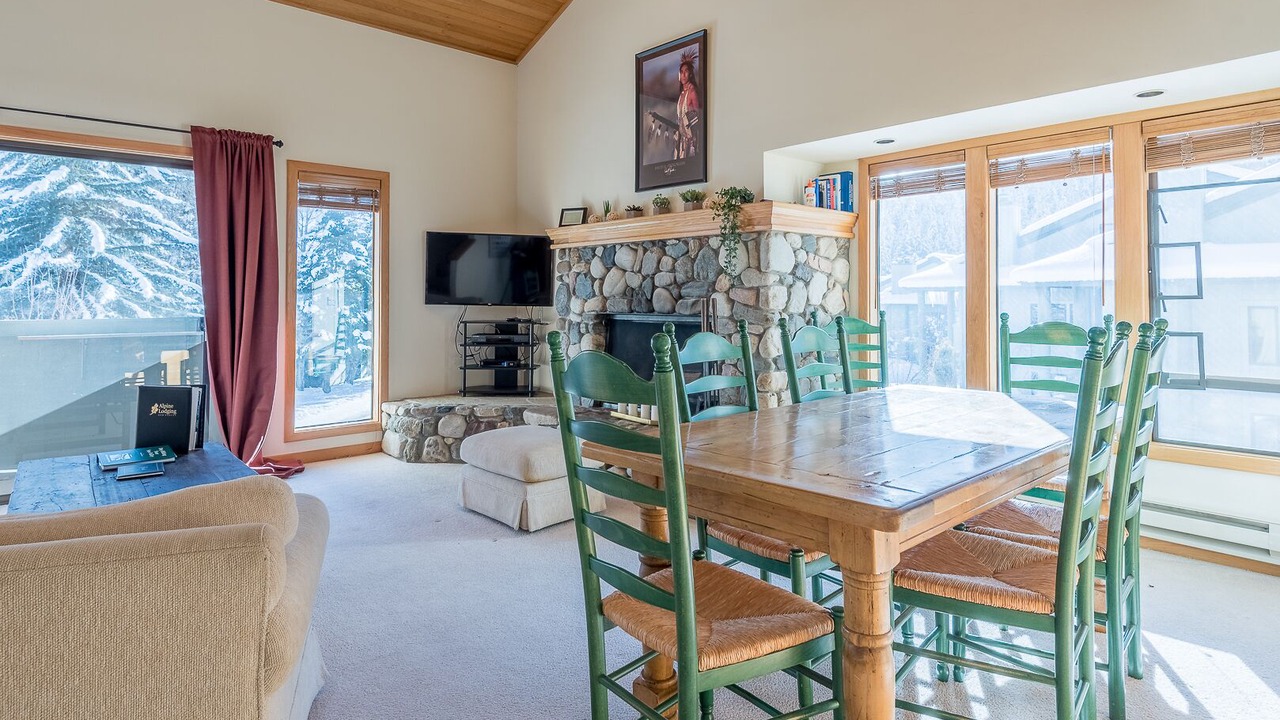 Photo of Livingroom in Warm Springs