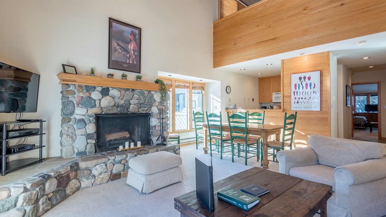 Photo of Livingroom in Warm Springs