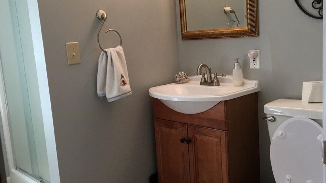 Photo of Bathroom in Lakeview