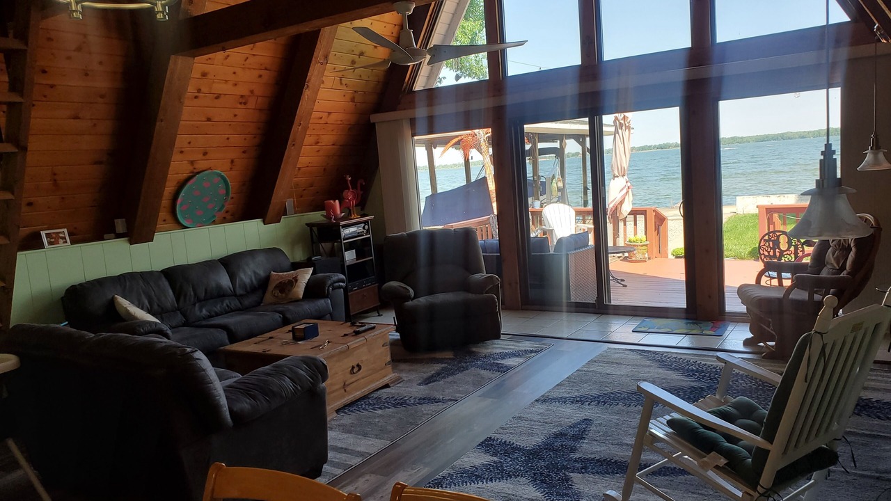 Photo of Livingroom in Lakeview